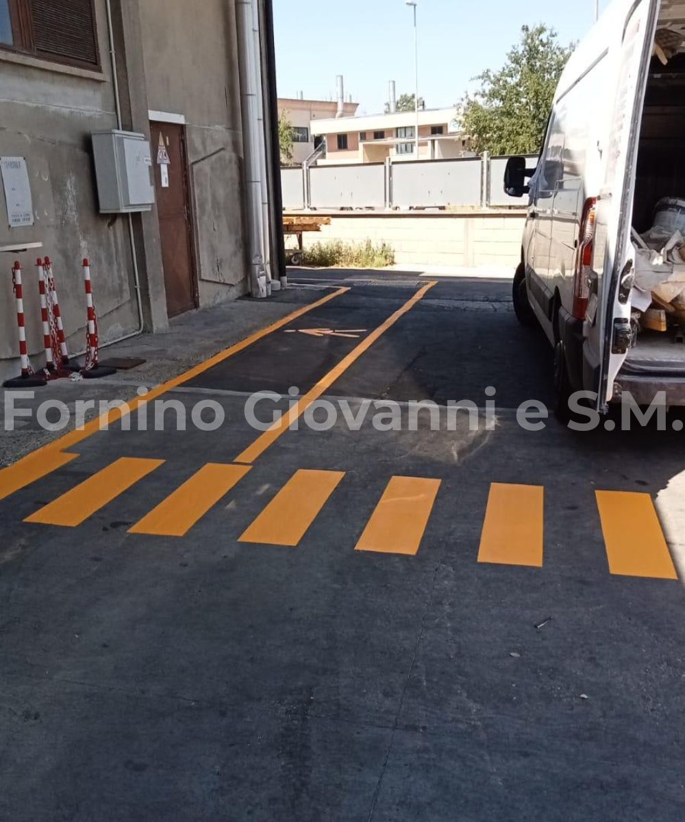 imbianchino-versilia-segnaletica-orizzontale-aziendale